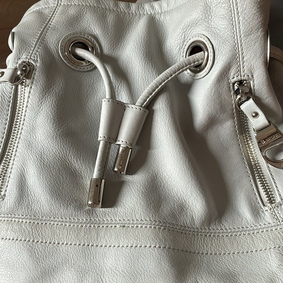 Elegant light grey Leather Bucket Bag - Picture 7 of 7